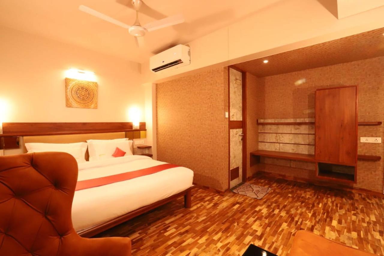 Hotel Prabha Palace Ahmednagar Exterior foto